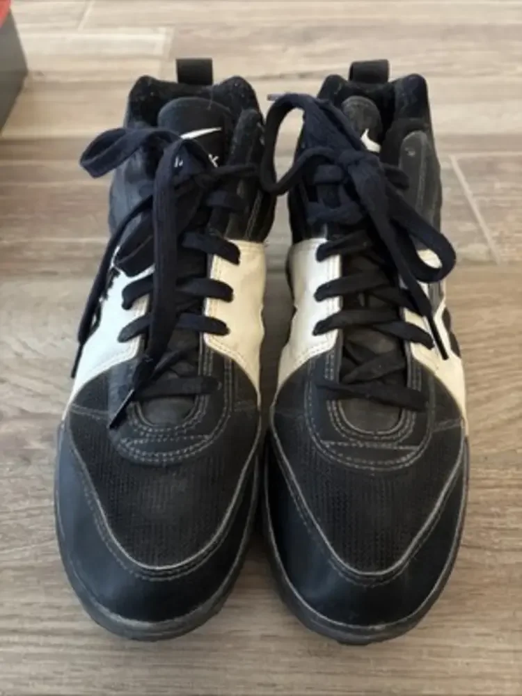 Nike Shark Veer cleats - W/ Box. Size 6.5‎